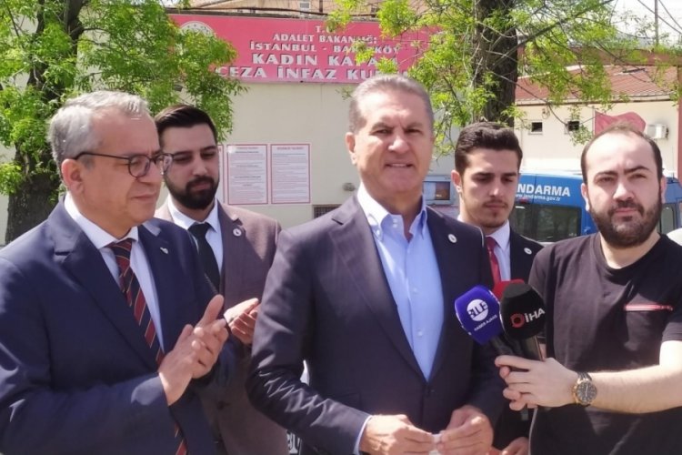Sarıg&uuml;l, cezaevi &ouml;n&uuml;nde af &ccedil;ağrısında bulundu