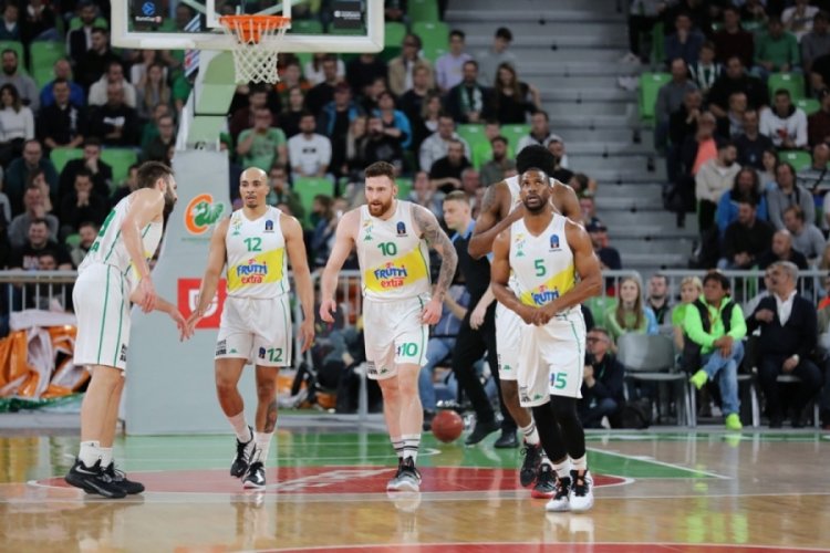 Frutti Extra Bursaspor yarı finalde