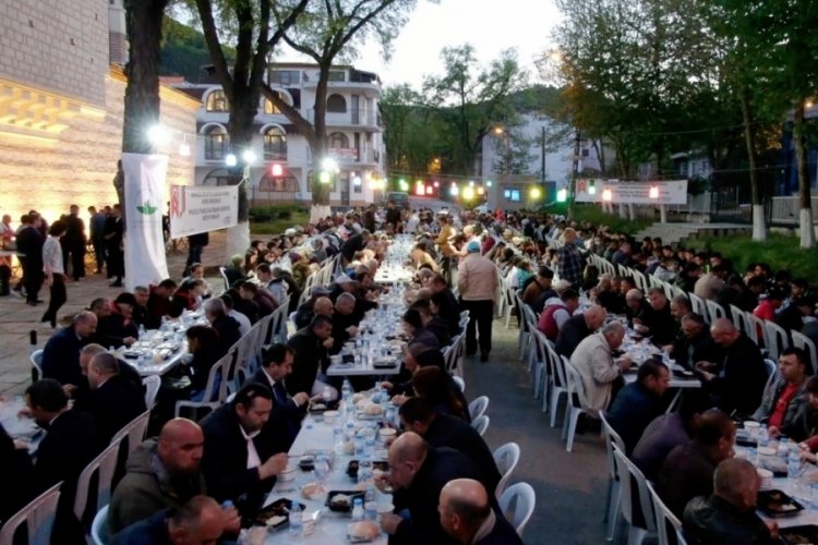 Bursa'da Ramazan'ın bereketi Osmangazi ile Balkanlar'a taştı