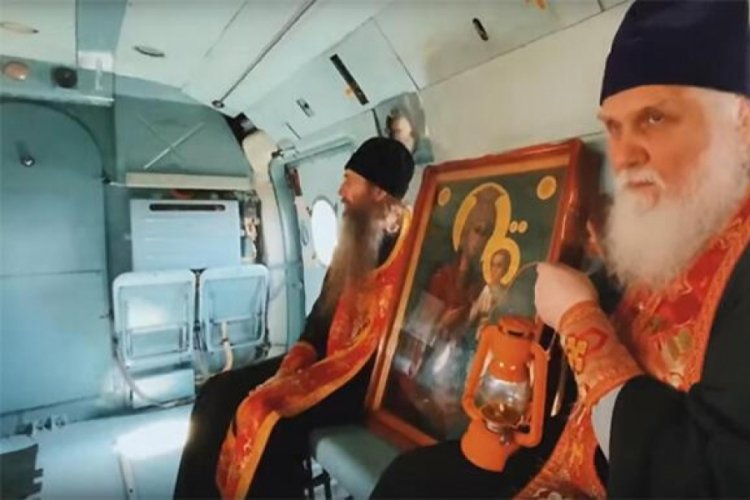 Rus papazlar askeri helikopterle kutsadı