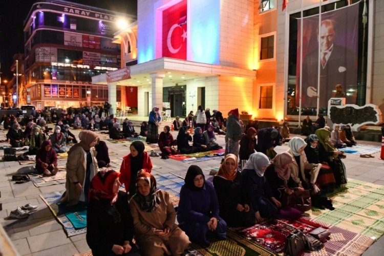 Bursalıların başı secdeye eğildi
