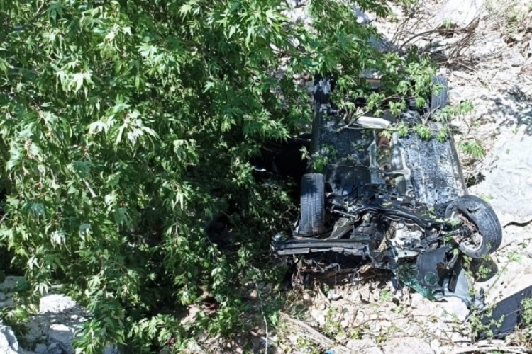 Takla atan otomobilde 3 kişi yaralandı