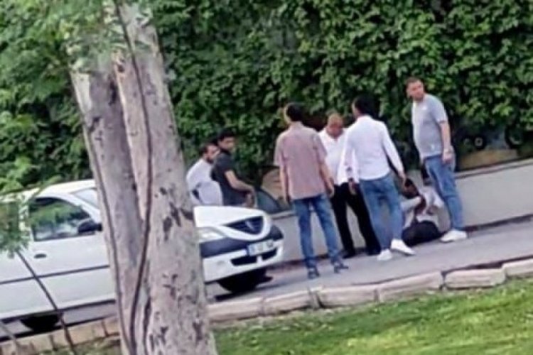Altay kongresinde bı&ccedil;aklı saldırı