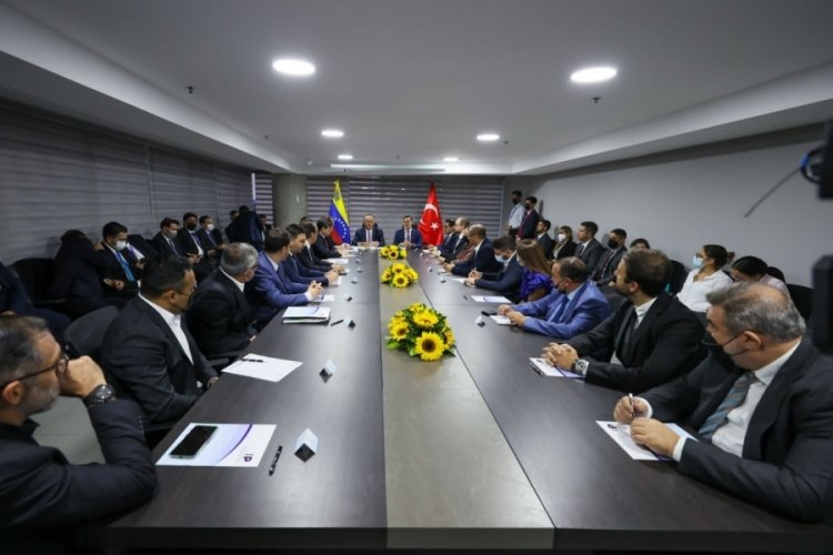 Mevl&uuml;t &Ccedil;avuşoğlu, iş insanlarıyla bir araya geldi