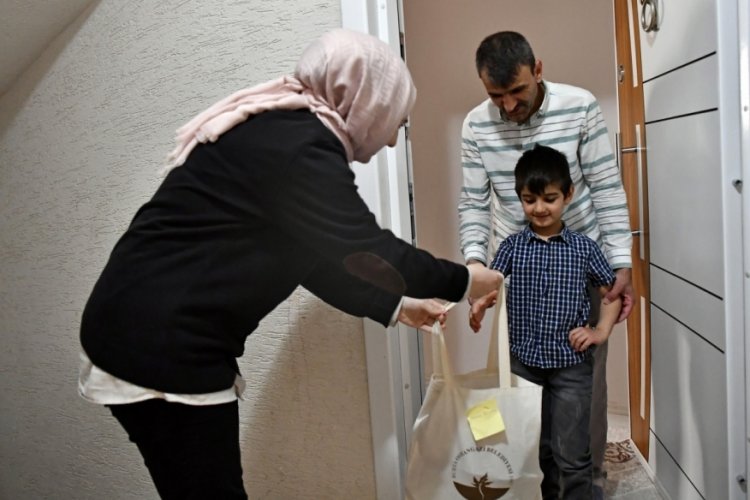 Bursalı minikler bayramlıklarını aldı