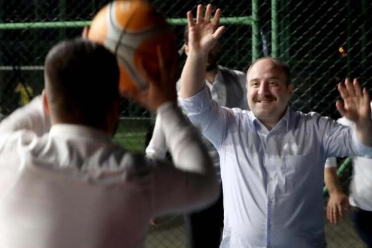 Bakan Mustafa Varank, Esenler'de gen&ccedil;lerin sorularını yanıtladı