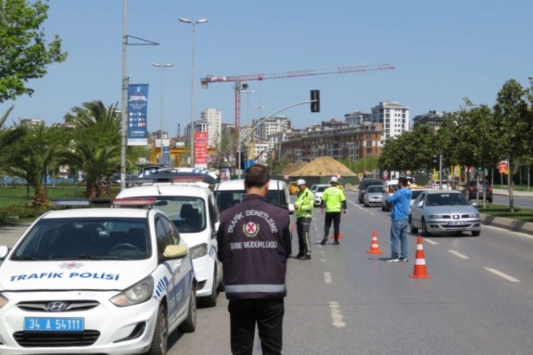 Trafikte yakalanan s&uuml;r&uuml;c&uuml;: Emniyet kemeri yok zaten