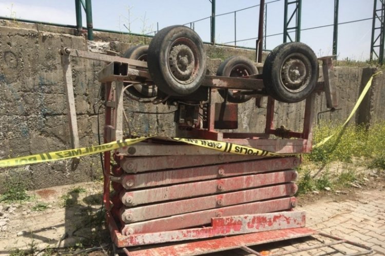 Adıyaman'da iskelenin altında kalan Hamza, &ouml;ld&uuml;