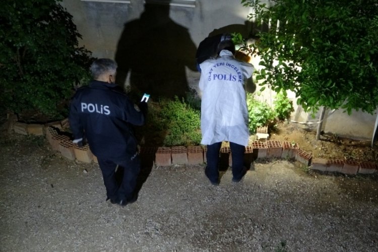 Husumetlilerin satırlı bı&ccedil;aklı kavgasında kan aktı