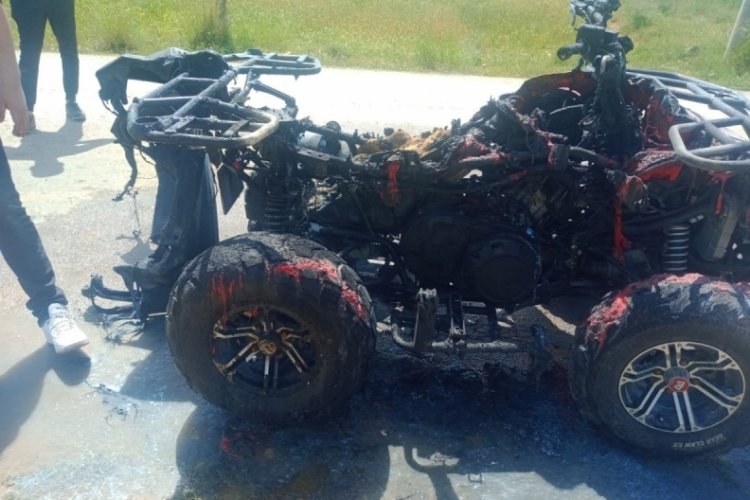 Hareket halindeki ATV, yanarak kullanılamaz hale geldi