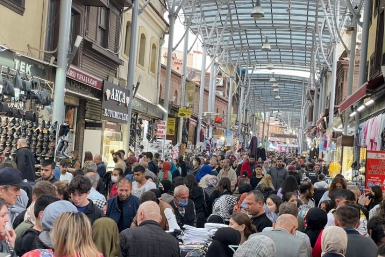 Bursa'da &ccedil;arşı pazarda bayram bereketi