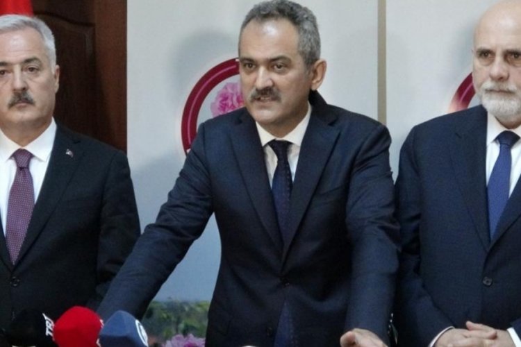 Bakan &Ouml;zer m&uuml;jdeleri peş peşe sıraladı