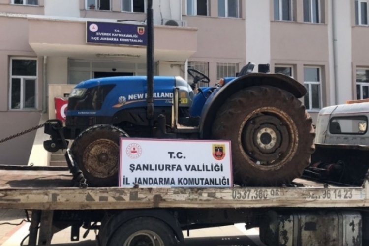&Ccedil;aldıkları icralık trakt&ouml;rle tarla s&uuml;rd&uuml;ler