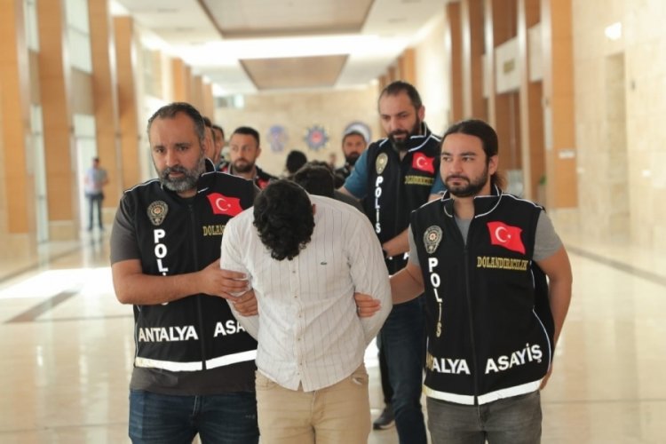 Sahte savcılar polisten ka&ccedil;amadı
