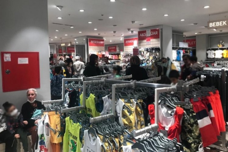 Bursa'nın g&ouml;nl&uuml; zengin mahallesi, 350 &ccedil;ocuğa bayramlık alışverişi yaptılar (&Ouml;ZEL HABER)