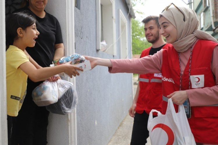T&uuml;rk Kızılay Bursa'dan  ihtiya&ccedil; sahiplerine yardım