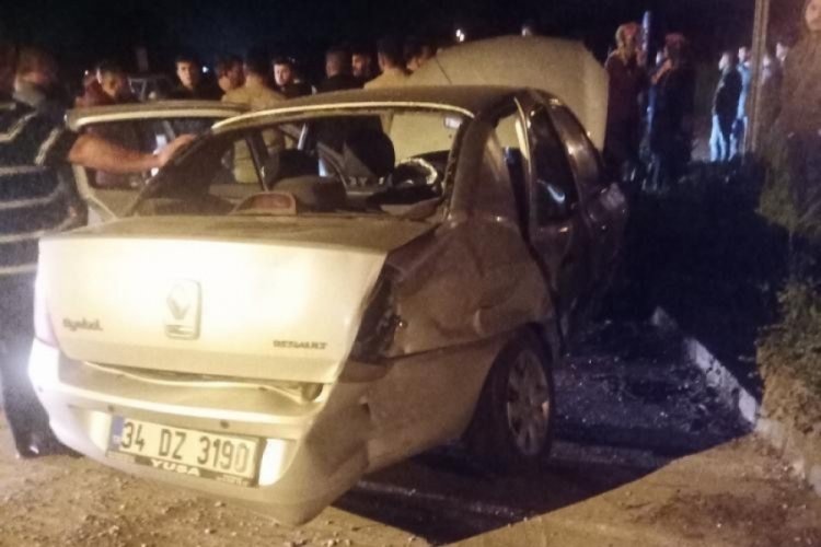 Duble yolda iki otomobil &ccedil;arpıştı: 4 yaralı