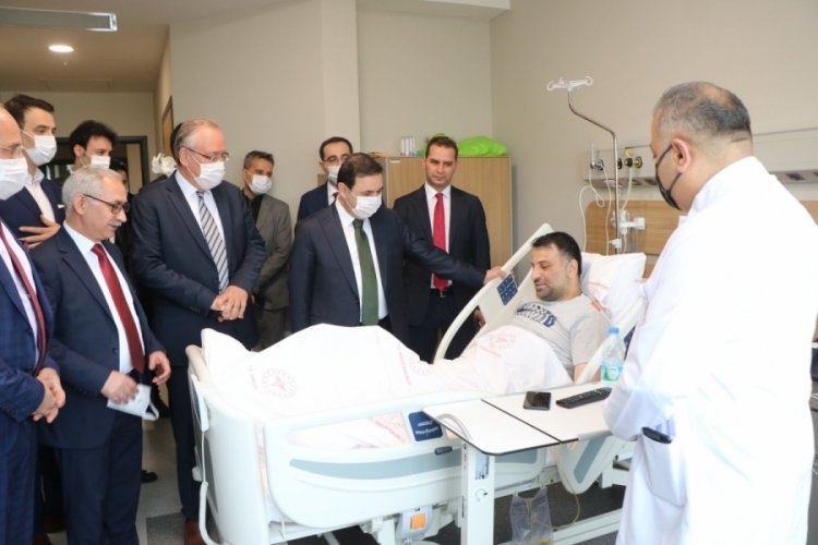 Adalet Bakan Yardımcısı Bursa'daki patlamada yaralananları ziyaret etti