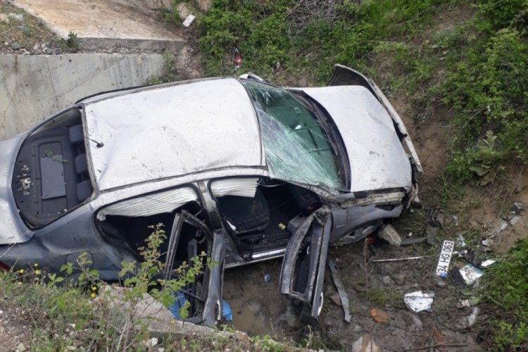 Bayram d&ouml;n&uuml;ş&uuml; kazada 1 kişi &ouml;ld&uuml;, 5 kişi yaralandı