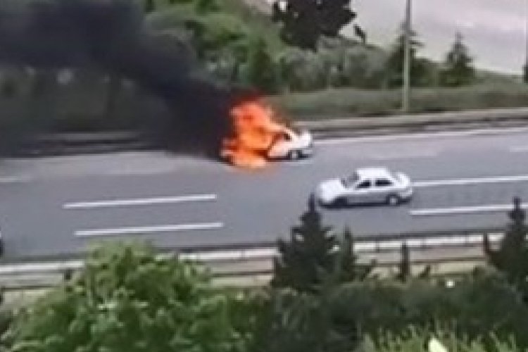 Eşini hastaneye g&ouml;t&uuml;r&uuml;yordu, aracı alev topuna d&ouml;nd&uuml;