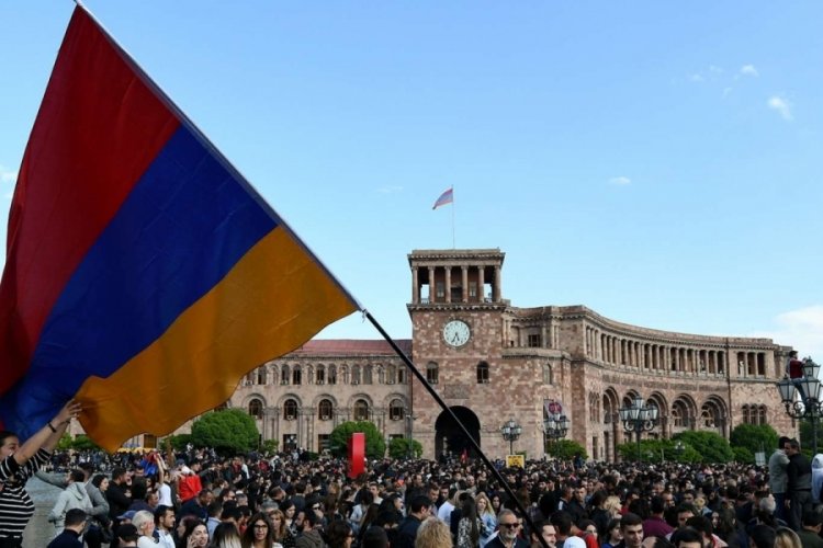 Ermenistan'da h&uuml;k&uuml;met karşıtı protestolar s&uuml;r&uuml;yor