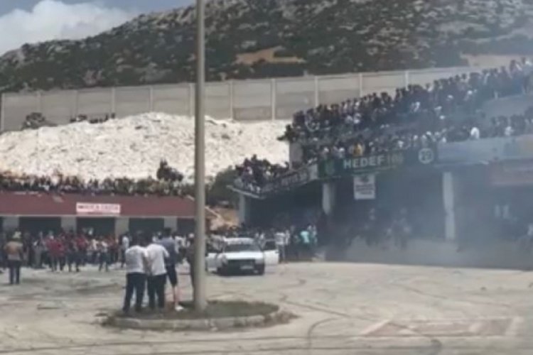 Drift festivalini izleyenlerin bulunduğu balkon &ccedil;&ouml;kt&uuml;, faciadan d&ouml;n&uuml;ld&uuml;