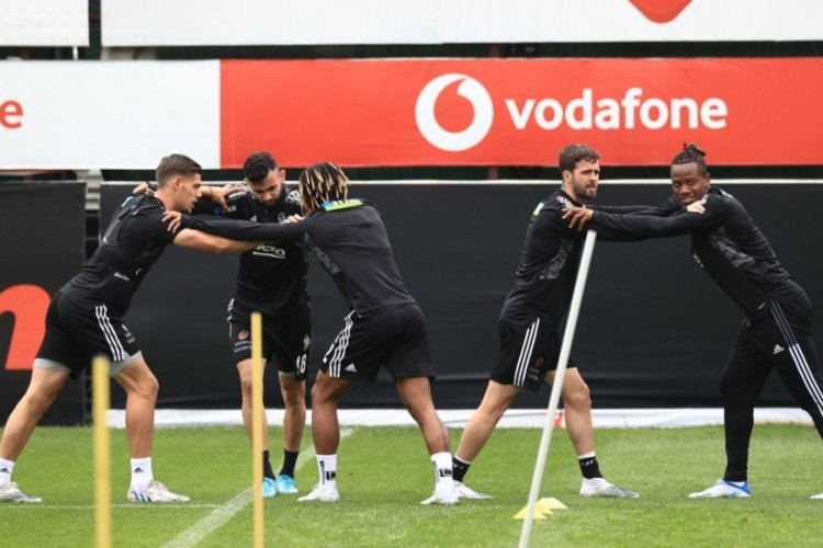 Beşiktaş - Fenerbah&ccedil;e derbisinin biletleri satışa &ccedil;ıkıyor