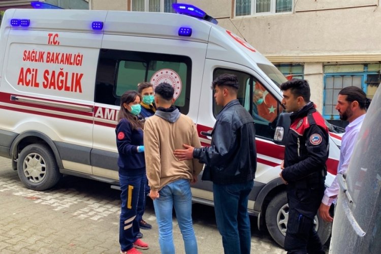 Bayram g&uuml;n&uuml; komşu kavgasında anne ve oğlu yaralandı