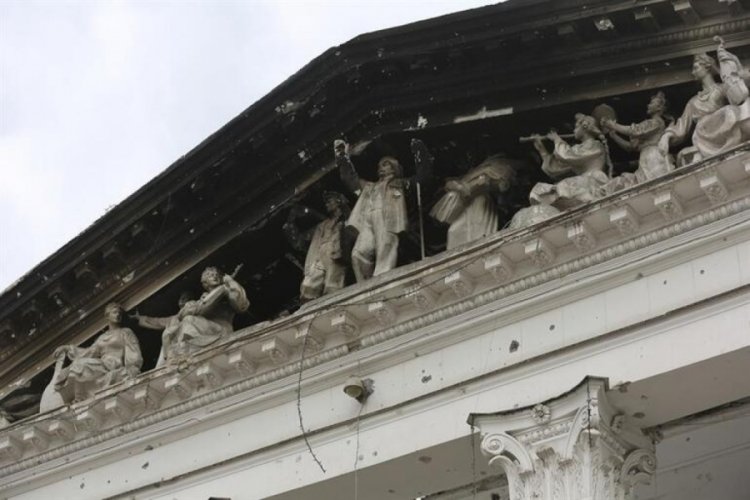 Rusların vurduğu Mariupol tiyatrosunda 600 kişi &ouml;ld&uuml;