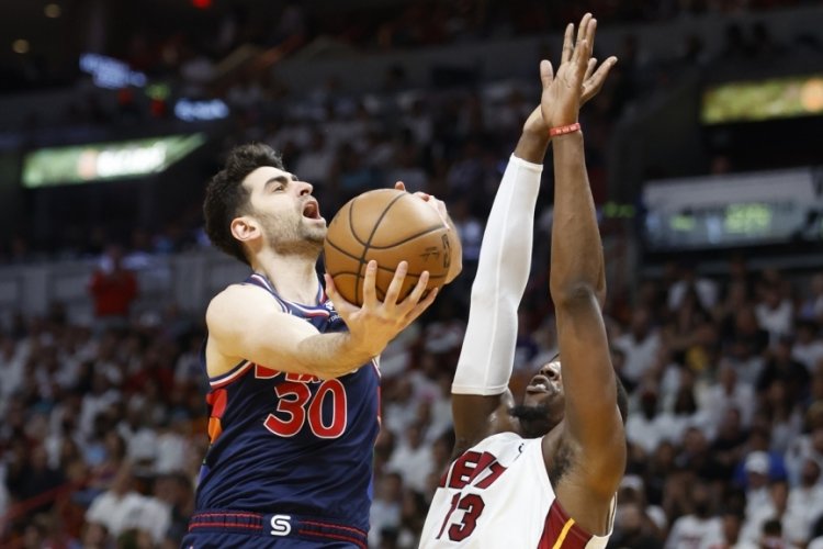 Miami Heat ve Phoenix Suns serilerini 2-0 yaptı