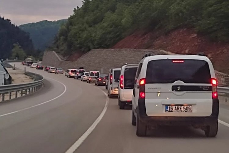 Bayram sonrası dağ il&ccedil;elerinden d&ouml;nenler kuyruk oluşturdu