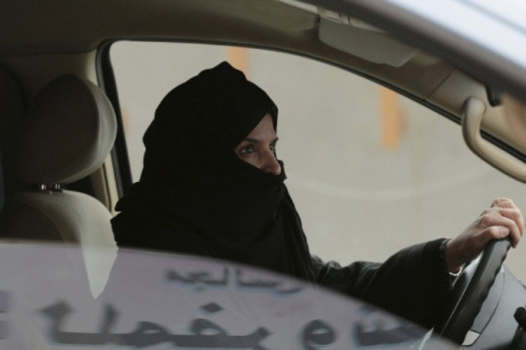 Taliban'dan yeni talimat: Kadınlara ehliyet vermeyin