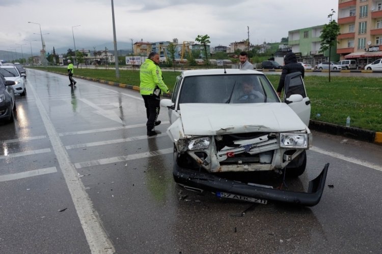 Hastaneye giderken kaza ge&ccedil;irdiler