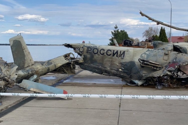 Ukrayna'da Rus helikopterinin enkazı nehirden &ccedil;ıkarıldı