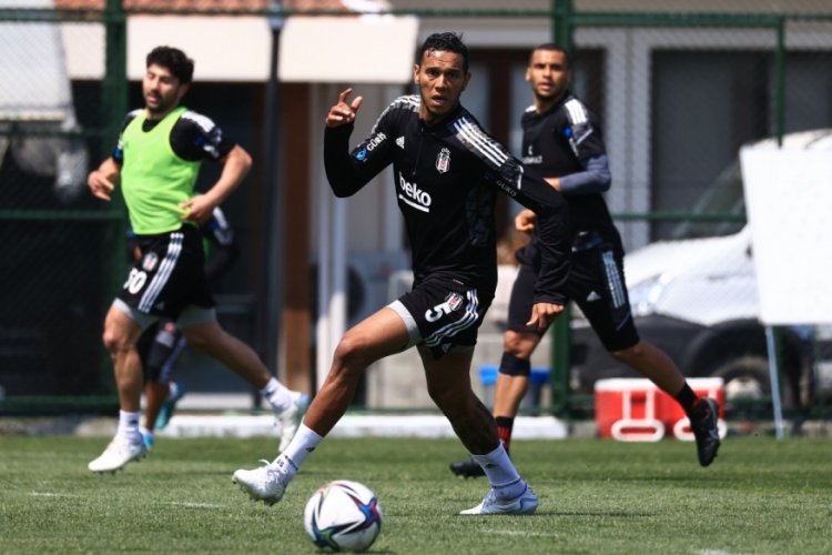 Beşiktaş, Fenerbah&ccedil;e ma&ccedil;ı hazırlıklarını s&uuml;rd&uuml;rd&uuml;