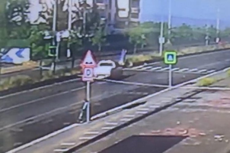 Kamyonetin &ccedil;arptığı kadın hayatını kaybetti