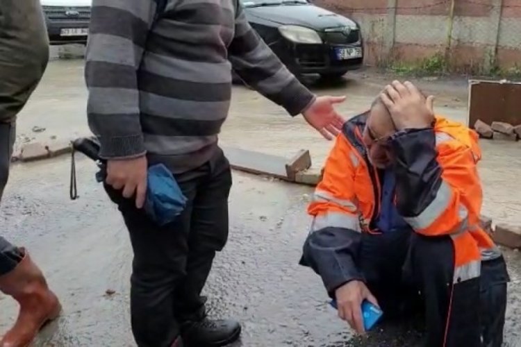 Elazığ'da evini su basan adam h&uuml;ng&uuml;r h&uuml;ng&uuml;r ağladı
