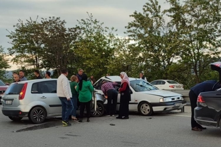 Denizli'de zincirleme kazaya ilk m&uuml;dahaleyi başkan ve doktor eşi yaptı