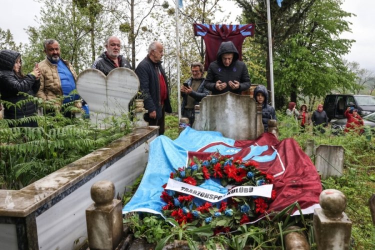 Ahmet Ağaoğlu taraftarların mezarlarını ziyaret etti