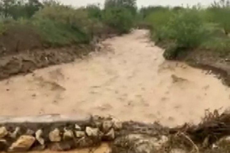 Elazığ'da dereler taştı,  tarım arazileri zarar g&ouml;rd&uuml;