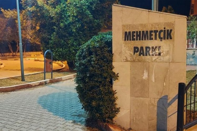 Mersin'de parkta bı&ccedil;aklı kavga &ccedil;ıktı! 1 &ouml;l&uuml;