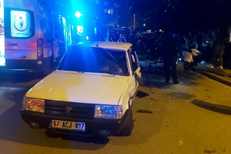 Motosiklet ile otomobil &ccedil;arpıştı: 3 yaralı