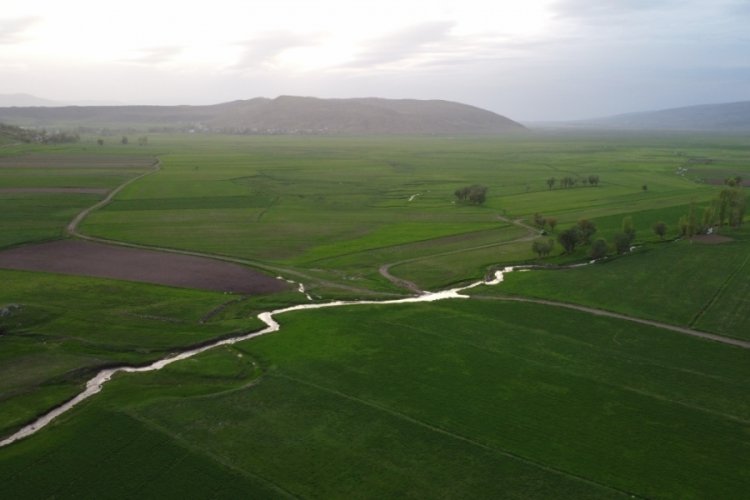 Bitlis'te G&ouml;lbaşı beldesindeki menderesler g&ouml;rsel ş&ouml;len sunuyor