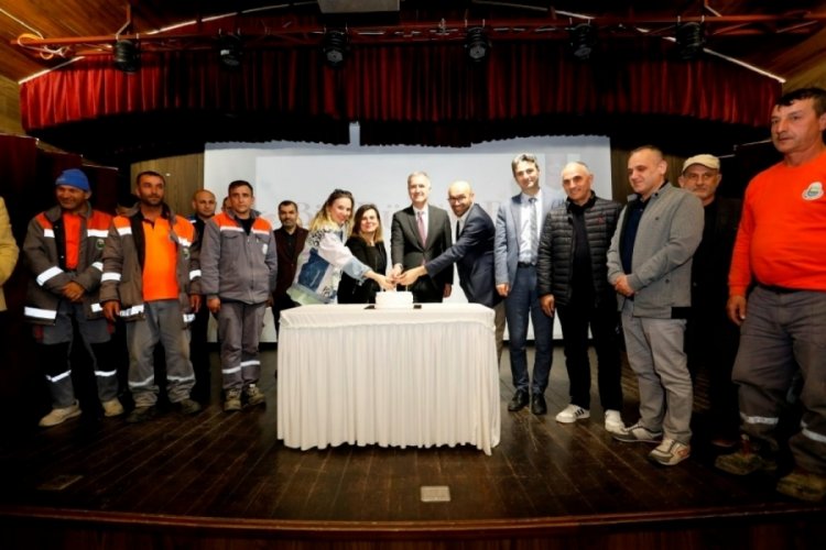 Bursa İneg&ouml;l Belediyesi tarafından personellere s&uuml;rpriz doğum g&uuml;n&uuml; yapıldı