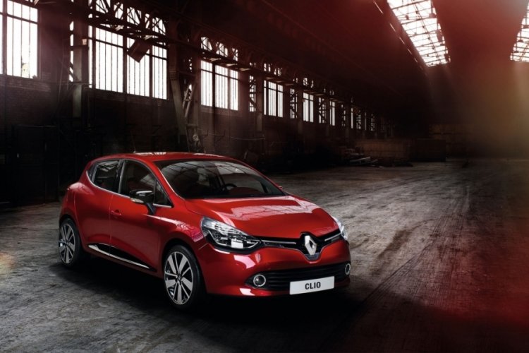 "Otomobil satışlarında Renault farkı a&ccedil;ıyor"