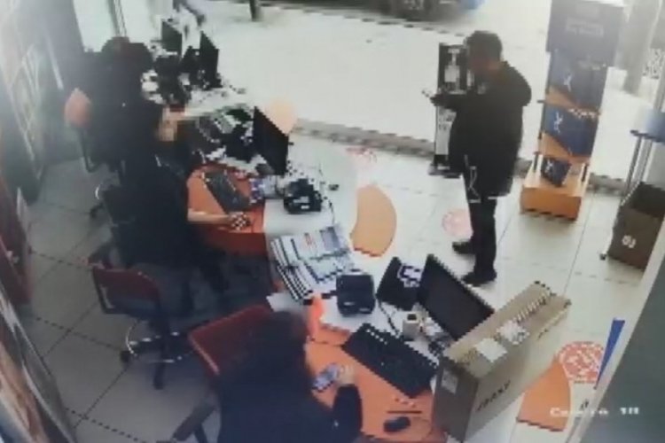İstanbul'da teslimat kodunu paylaştı, bilgisayarı &ccedil;alındı &nbsp;
