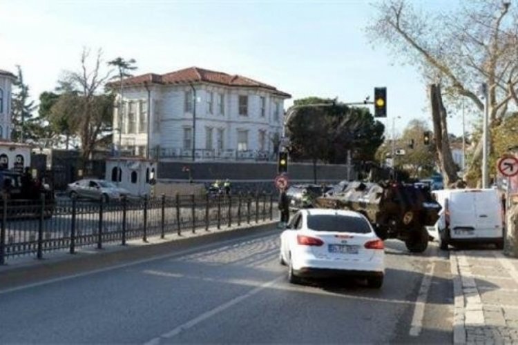 Erdoğan'ın evinin yakınında pankart a&ccedil;tı, i&ccedil;eri girince tazminat kazandı