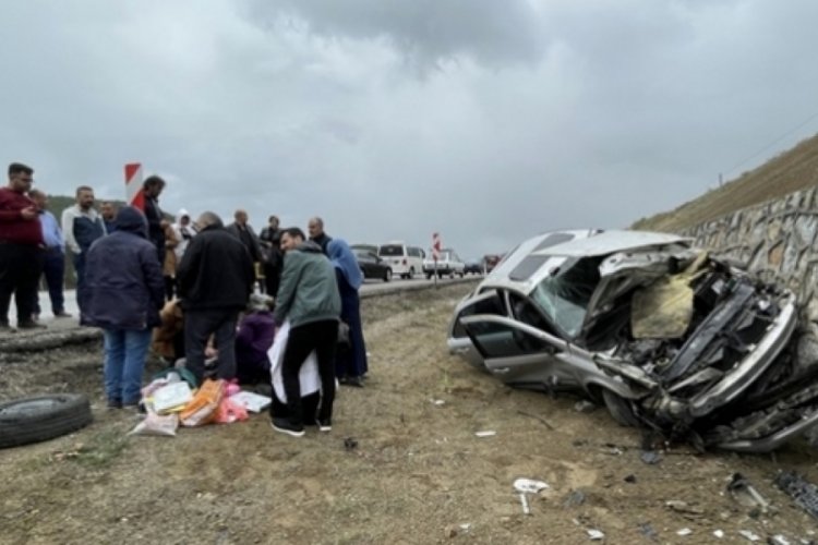 Kahramanmaraş'ta ara&ccedil; istinat duvarına &ccedil;arptı