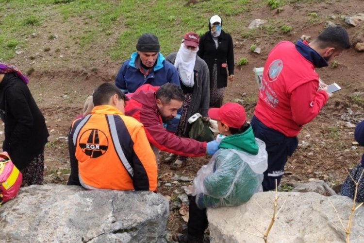 Van'da Badıg&uuml;le Yaylası'nda mahsur kalan 12 kişi kurtarıldı