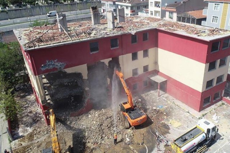İstanbul K&uuml;&ccedil;&uuml;k&ccedil;ekmece kaymakamından yıkımı başlayan okul ile ilgili a&ccedil;ıklama